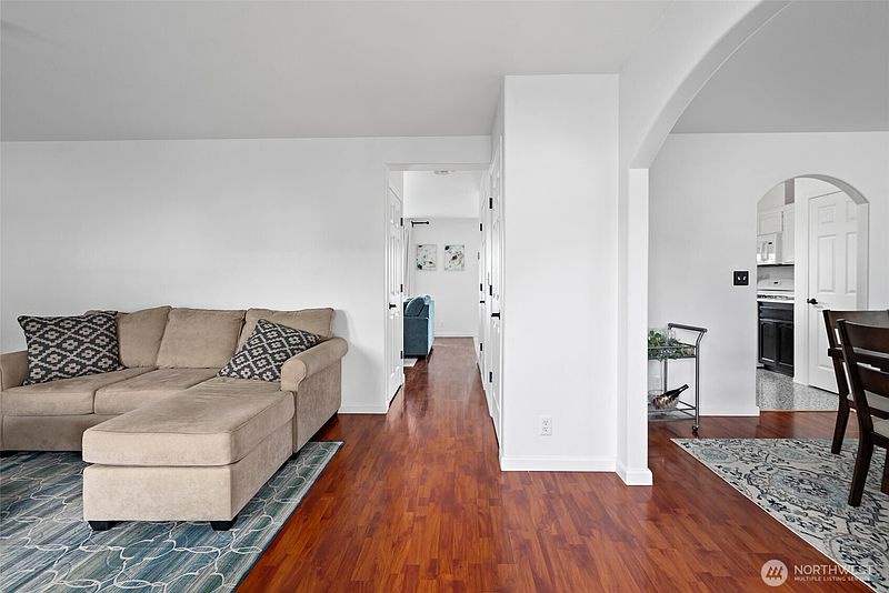 5th image of 1589 SW Victory Street