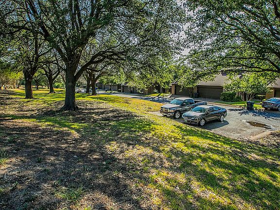 3rd image of 2806 Stewart Dr