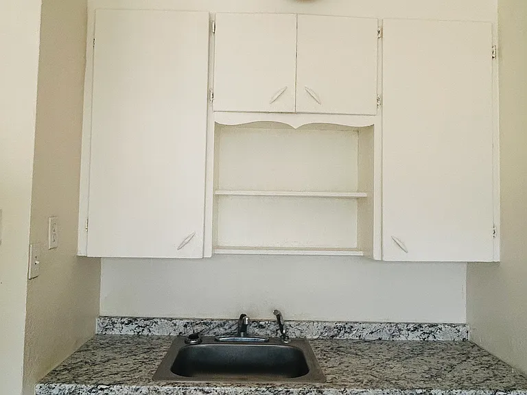 6633 N 67th Ave #7 — Photo 4