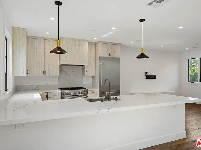 5330 Agnes Ave #1/2 — Photo 11