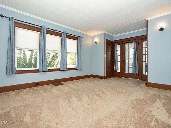 4th image of 66 Maple Street