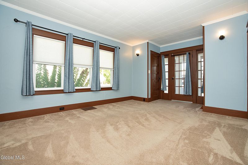 4th image of 66 Maple Street