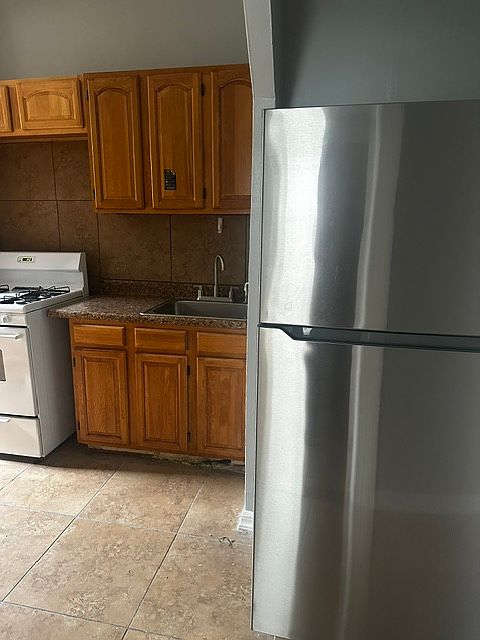 2nd image of 976 E 96th St Floor 1