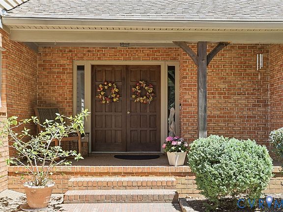 3rd image of 2201 Planters Row Dr
