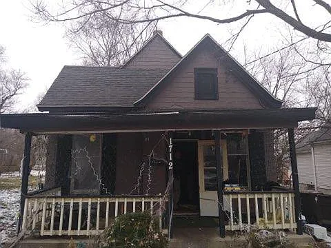 1712 S Faraday Ave photo 1