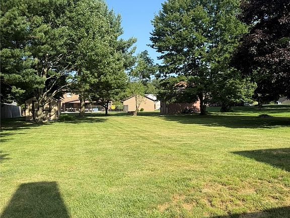 3rd image of 256 Finnin Rd