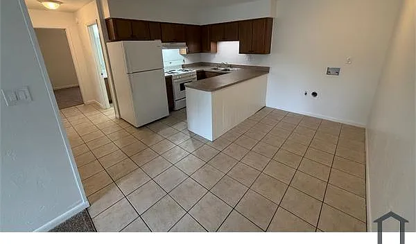 921 NW 40th Ave — Photo 3