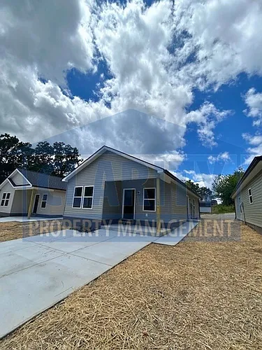 1594 Perry St SE Photo 1