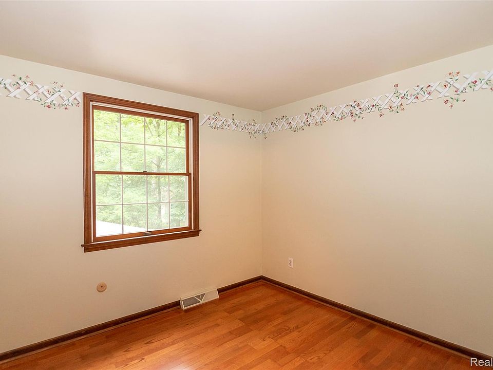 19177 Meridian Rd, photo 16