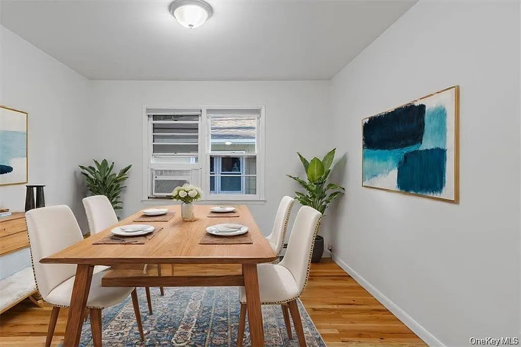 3 bed, 2.0 bath, 1300 sqft, $5,500 — Photo 3