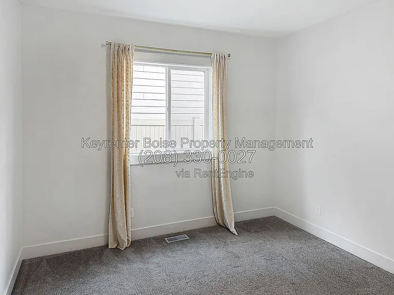 1440 W Cerulean St — Photo 10
