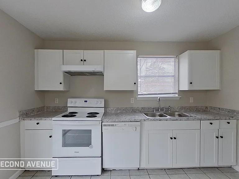 5764 Desoto Dr — Photo 5