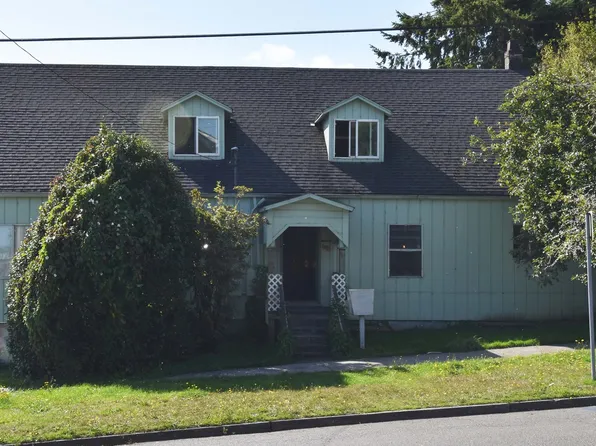 425 Hall Ave, Coos Bay, OR 97420