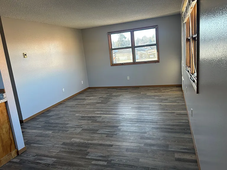 126 E Barker St — Photo 4