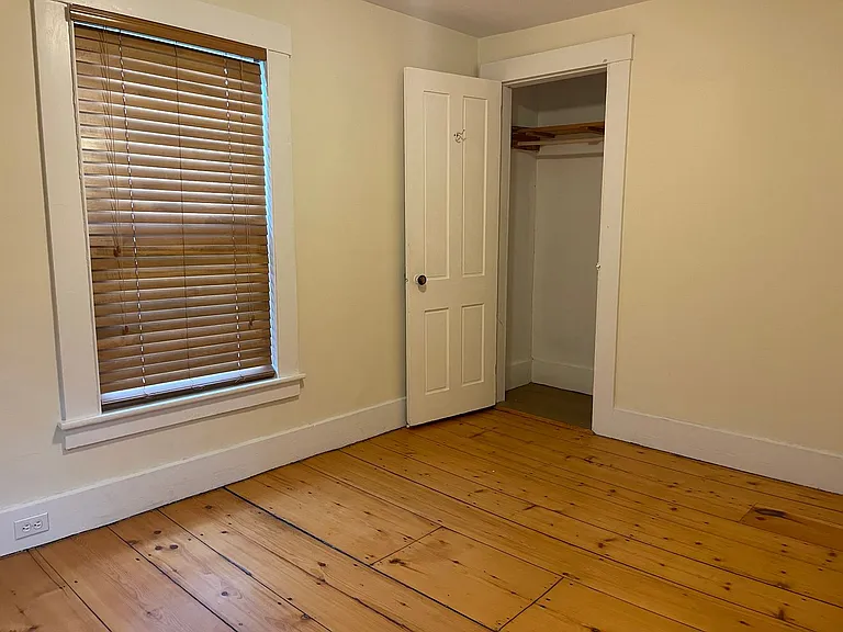 16 Maple St — Photo 3