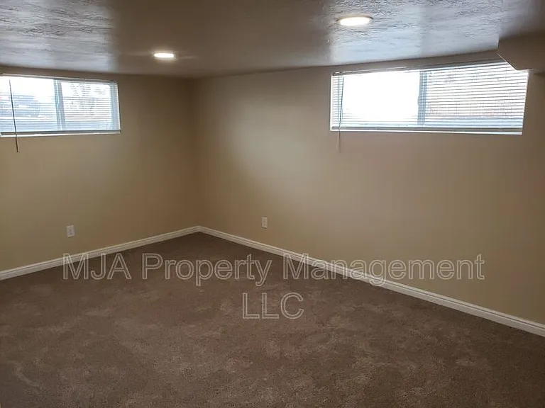 970 W Center St — Photo 10