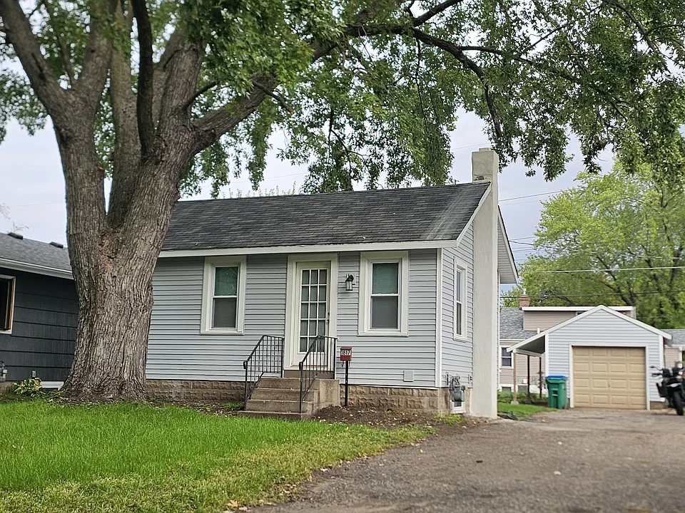 1817 Dakota Ave S
