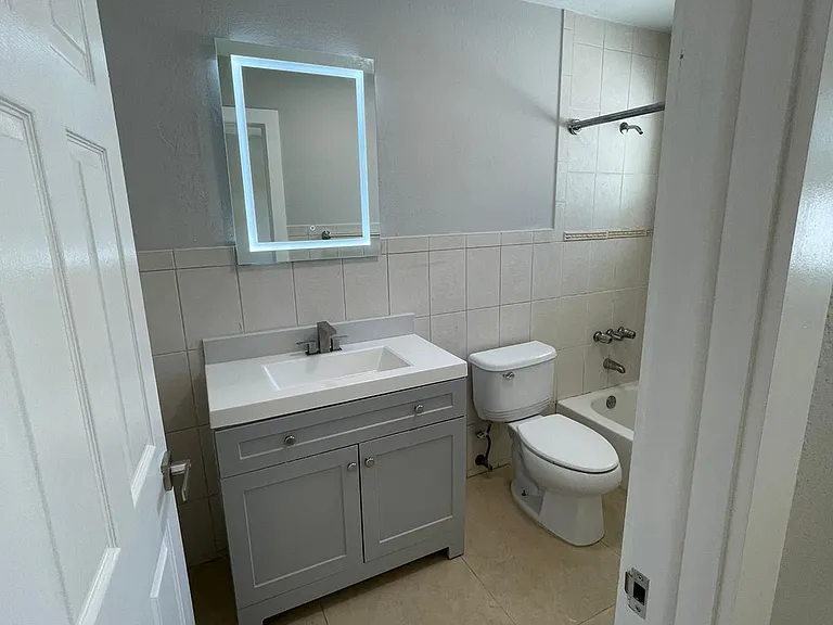 2137 SW 25th St — Photo 15