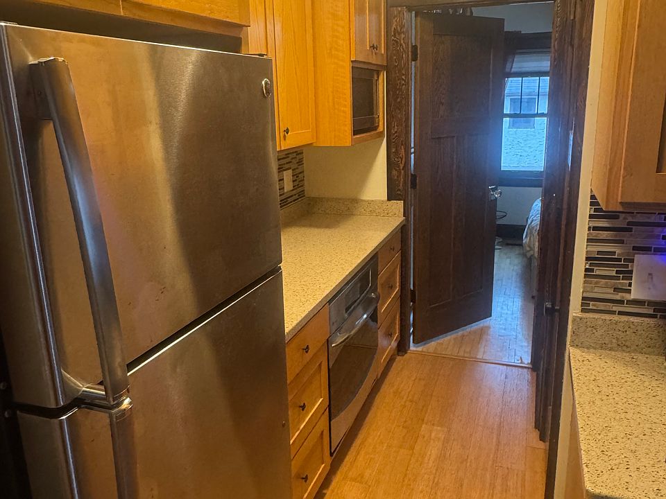 1st image of 601 Lexington Pkwy N #2