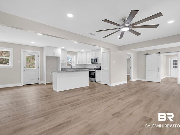 4th image of 11381 Normandy Dr S