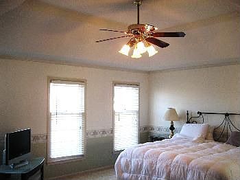 4th image of 513 NE Olympic Ct