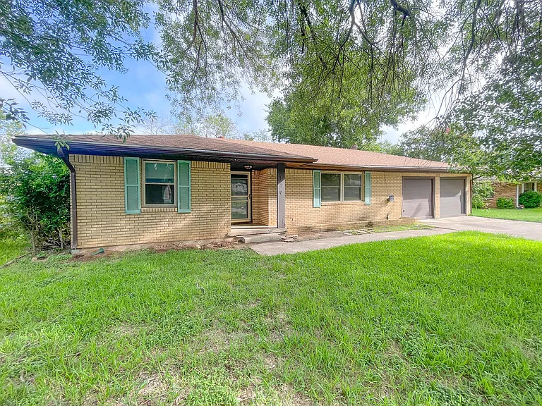 110 E San Benito Dr — Photo 2