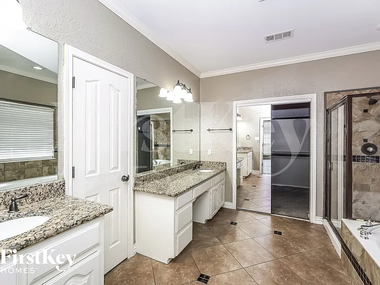 1321 Lyra Ln — Photo 11
