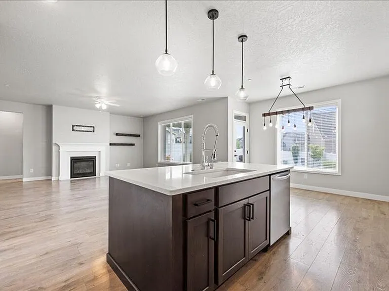 4725 Roark Dr — Photo 15