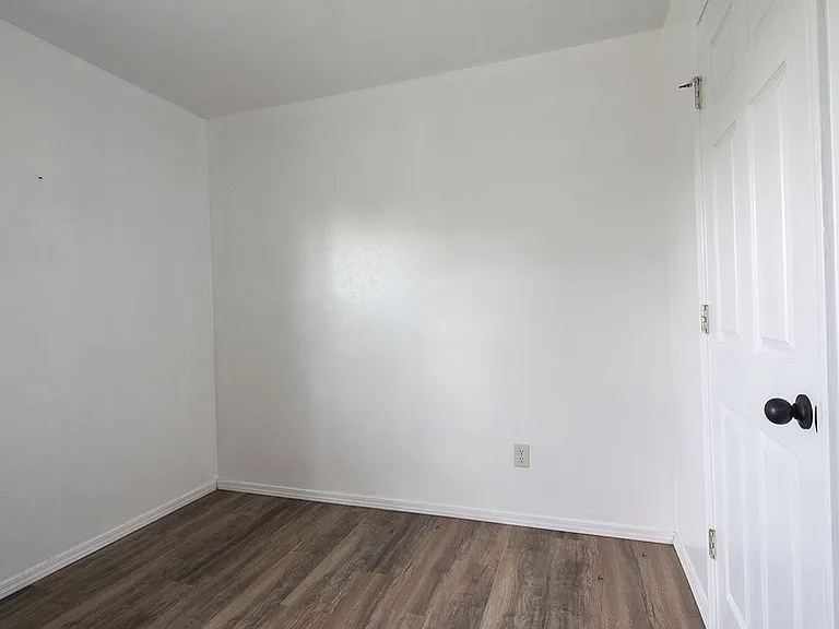 941 NE 84th St — Photo 10