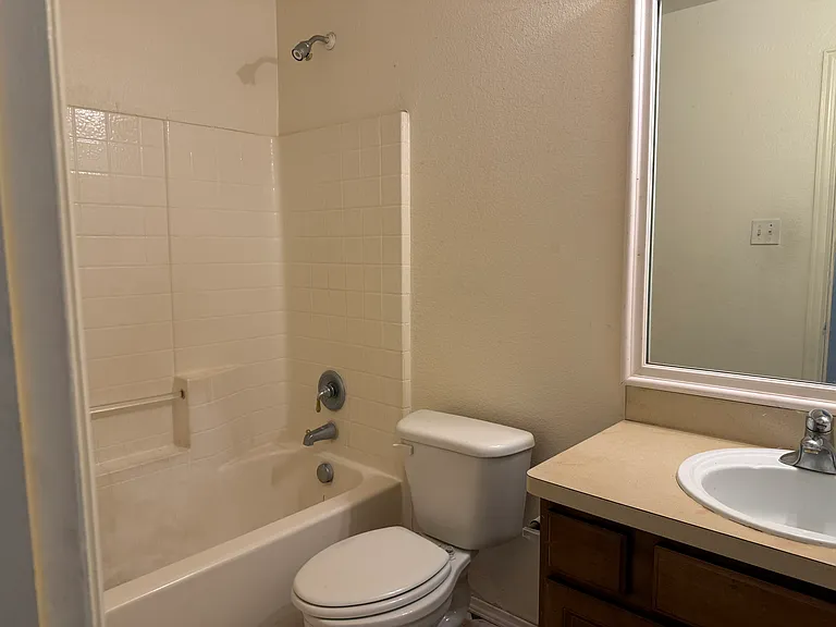 216 Creek Cove Dr — Photo 5