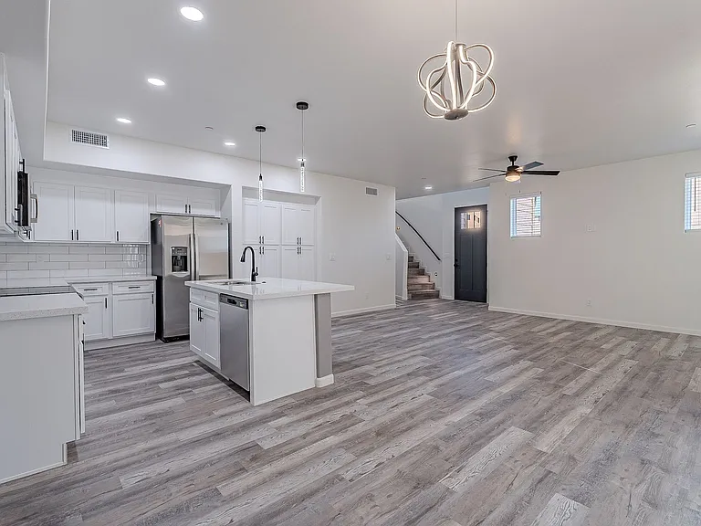 55 W Thomas Ln — Photo 34
