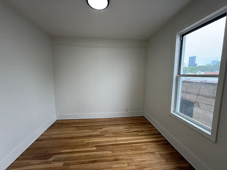 35-50 9th St #2R — Photo 5