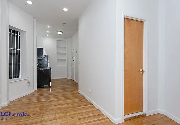 4th image of 7 Jones St APT 4