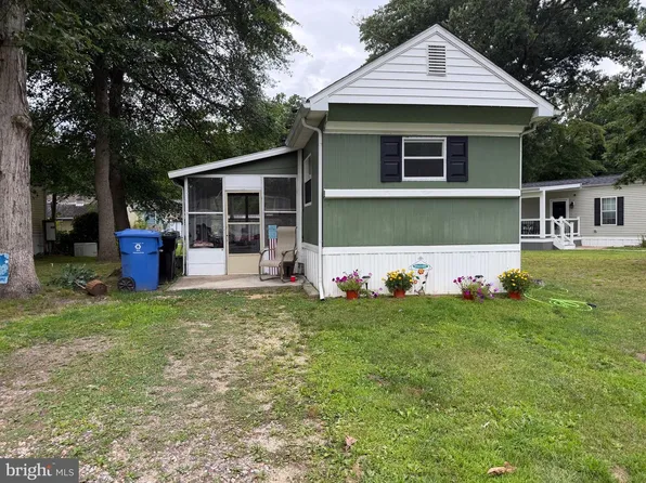 635 Newport Dr, Mullica Hill, NJ 08062