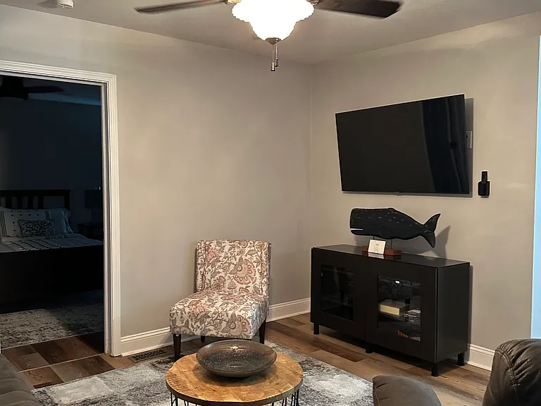 725 W Phillips Dr — Photo 10