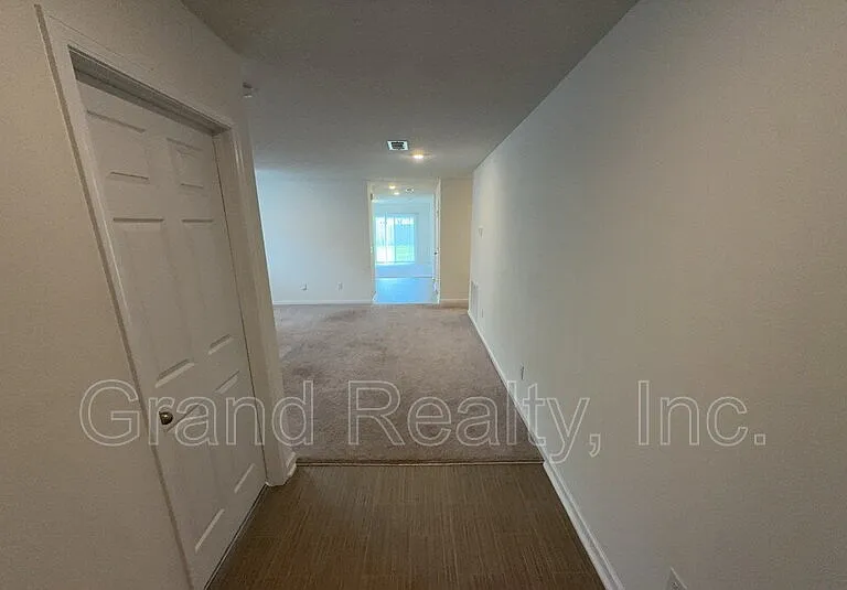 4360 Jitterbug St — Photo 2