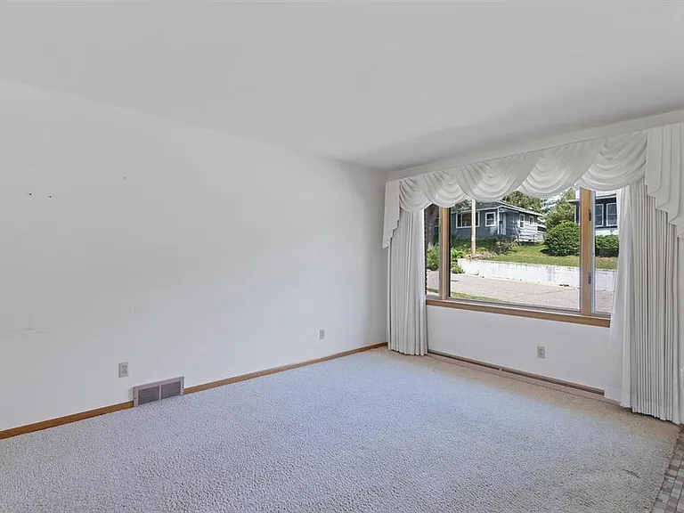 822 W Pleasant St — Photo 8