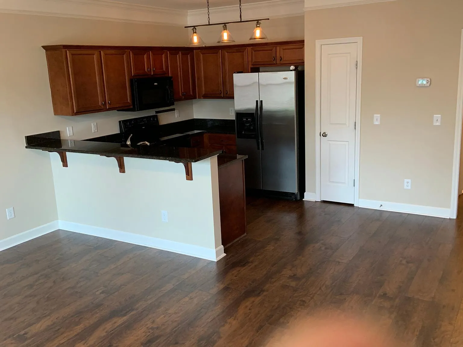 1 bed, 866 sqft, $1,700 — Photo 3