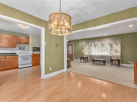 5th image of 26 Boniello Dr