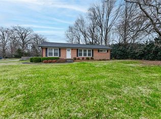 6705 Coltrane Mill Rd, Greensboro, NC 27406