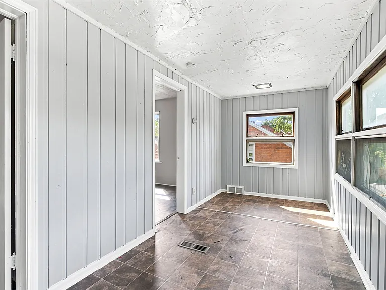 5573 Three Mile Dr — Photo 12