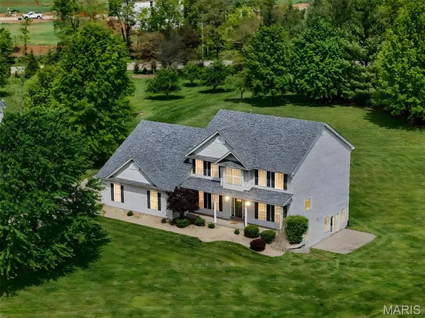 107 Crocket Creek Dr, Wentzville, MO 63385