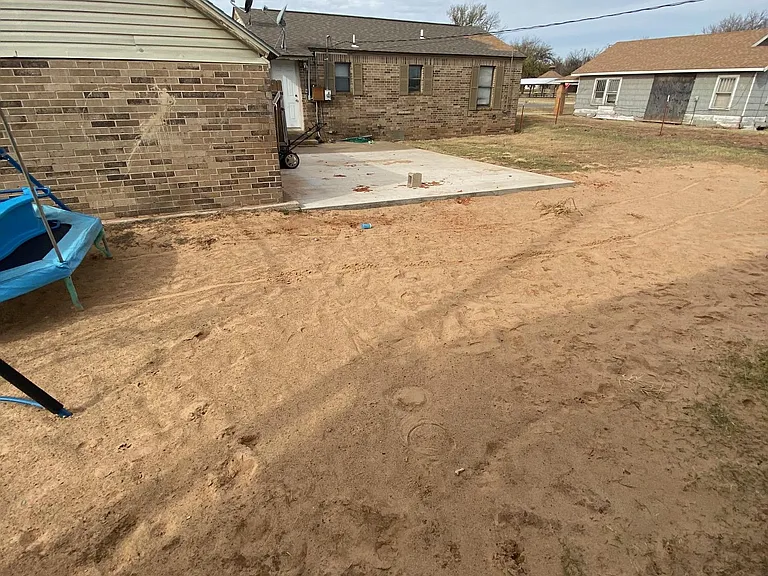 520 N Indiana St — Photo 2