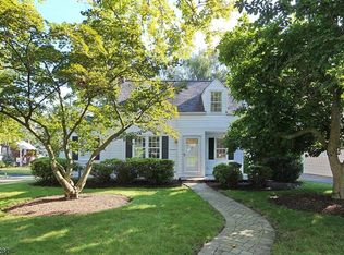 17 Ridgeview Ave, New Providence, NJ 07974