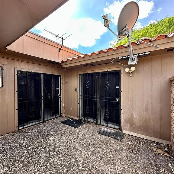 900 E Dallas Ave #17 — Photo 22
