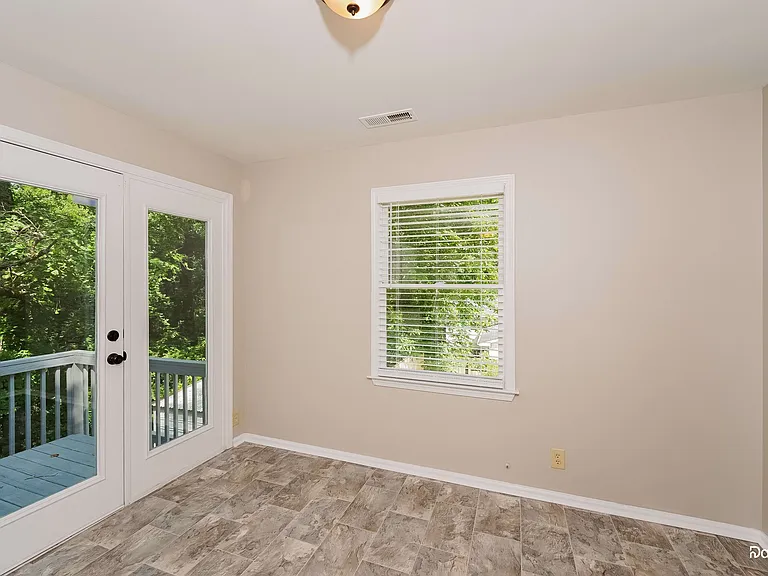 753 Vaughn Cir — Photo 6