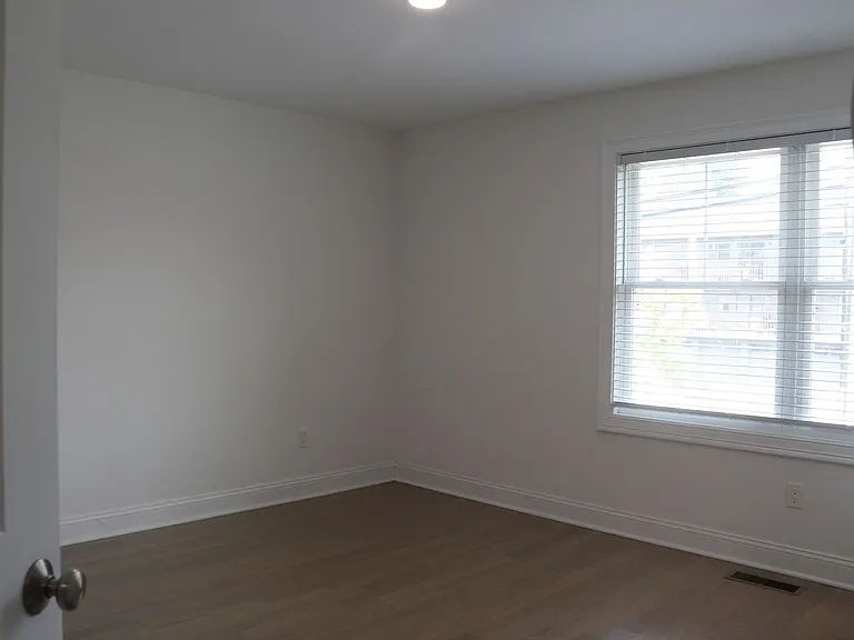 39 Glenwood Ave — Photo 16