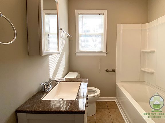 3rd image of 25 Crystal Ave