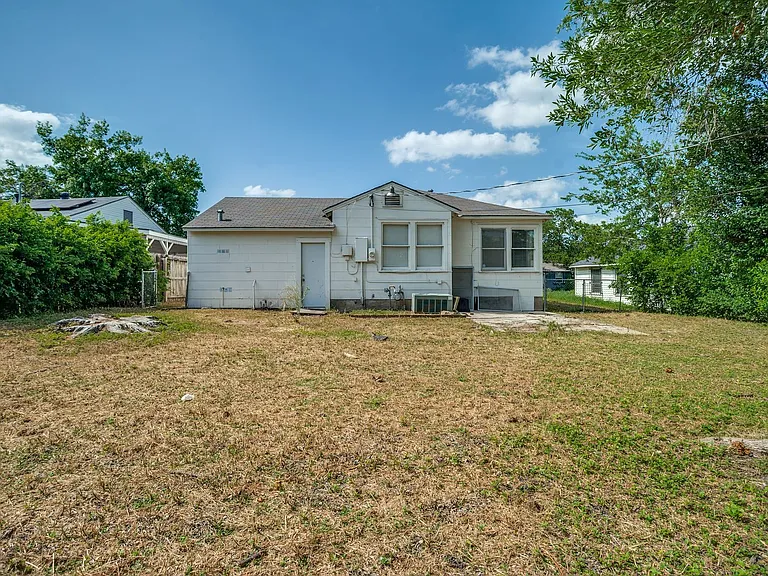 2514 Waverly Ave — Photo 23