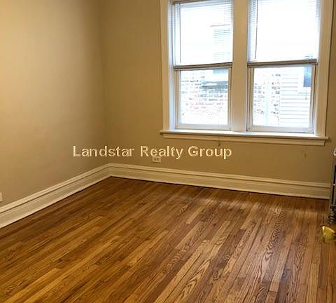 5th image of 2952 W Belle Plaine Ave #2